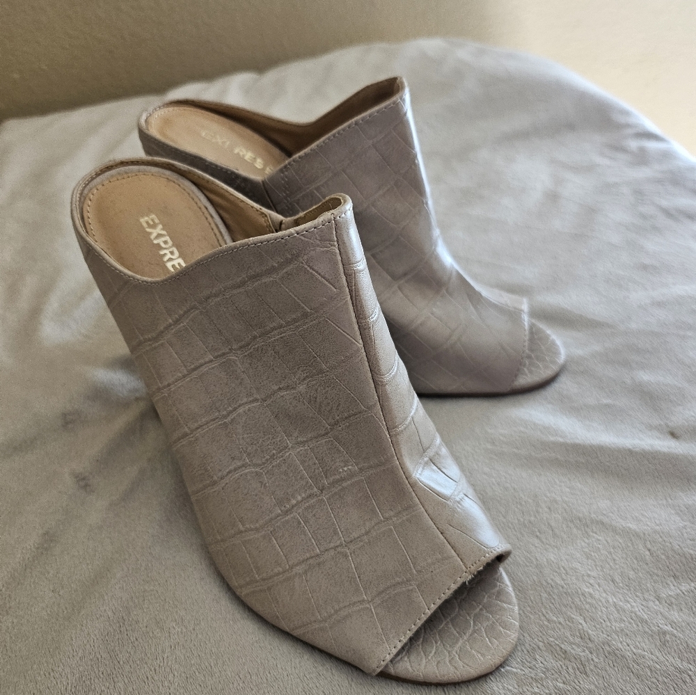 Express shoes size 7